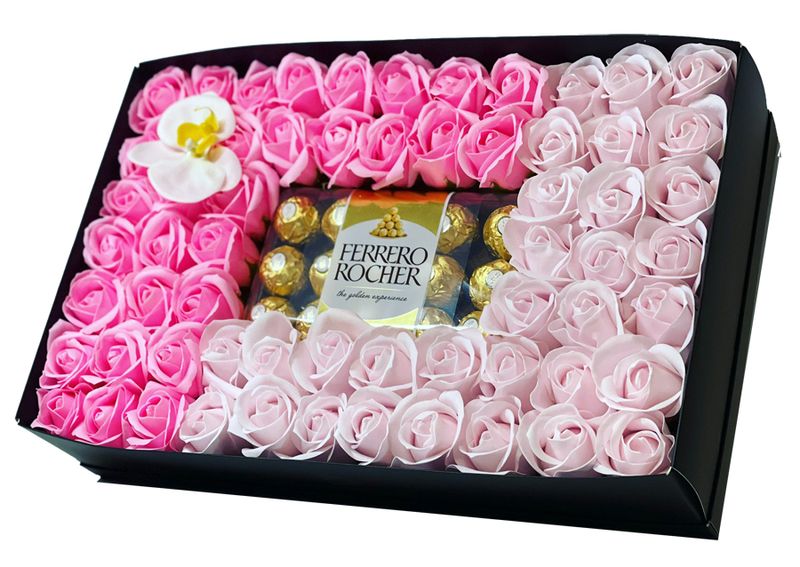Luxury Ferrero BigBox Aranjament cu 63 trandafiri din sapun si praline de ciocolata Ferrero Rocher
