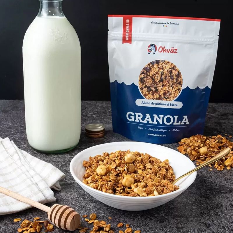 Granola cu Alune de Padure si Mere